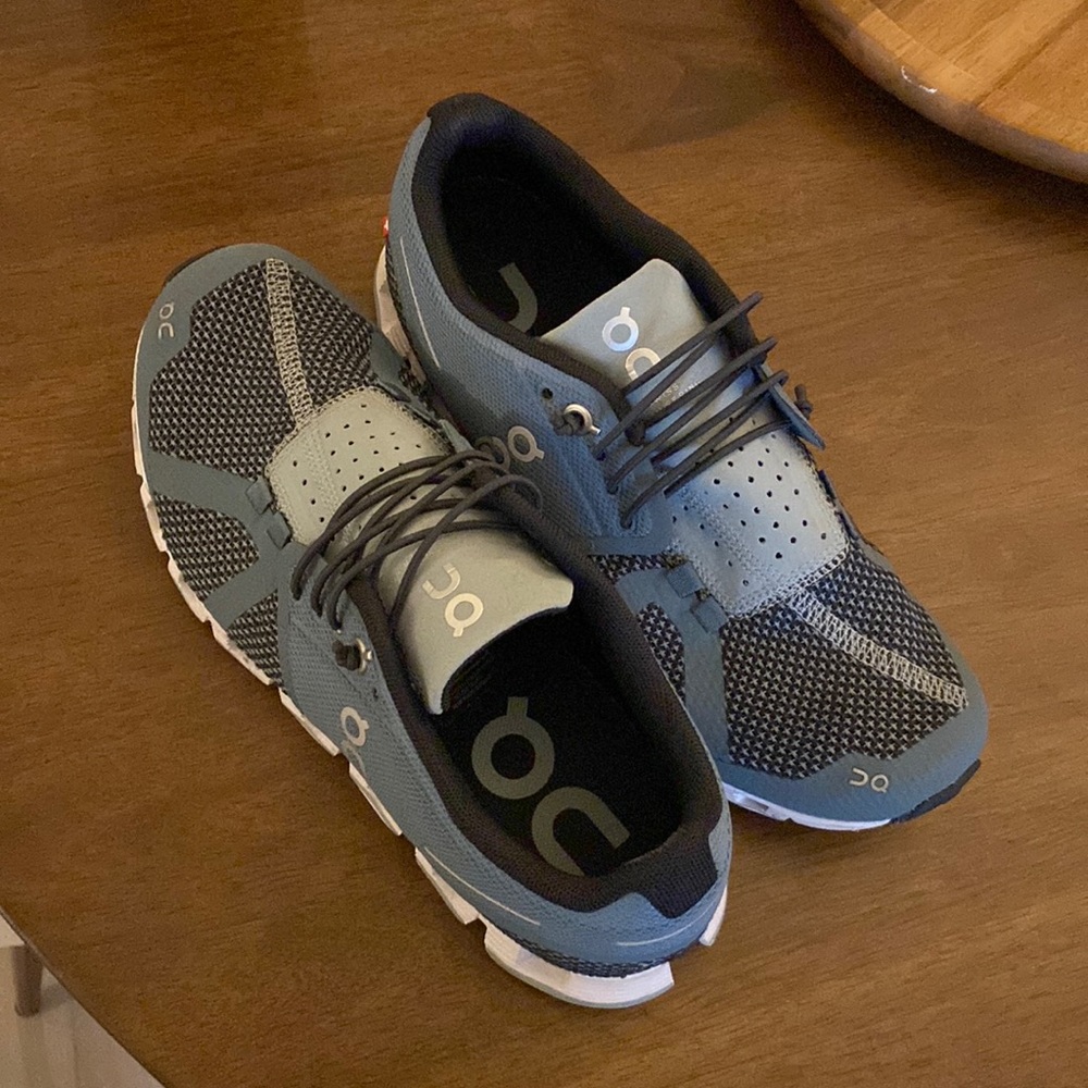 Women’s Cloud Tide/Magnet On Running Lifestyle Shoes. Barely worn. Size 6.5